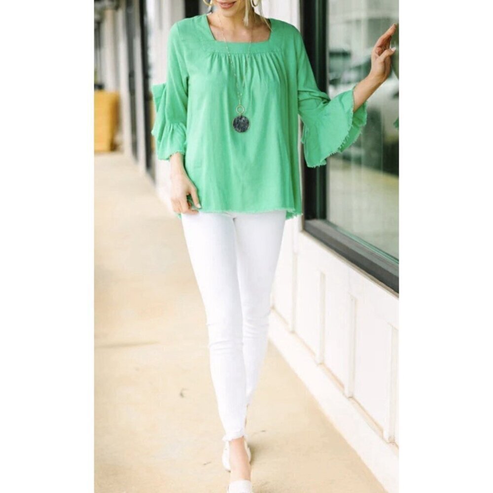 Umgee Top Womens Medium Bright Green Ruffle Bell Sleeve Linen Blend Fringe Hem